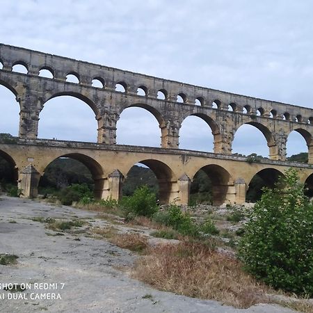 Proche Uzes Petit Gite Avec Grande Cuisine D'Ete Et Piscine Saint-Siffret ภายนอก รูปภาพ