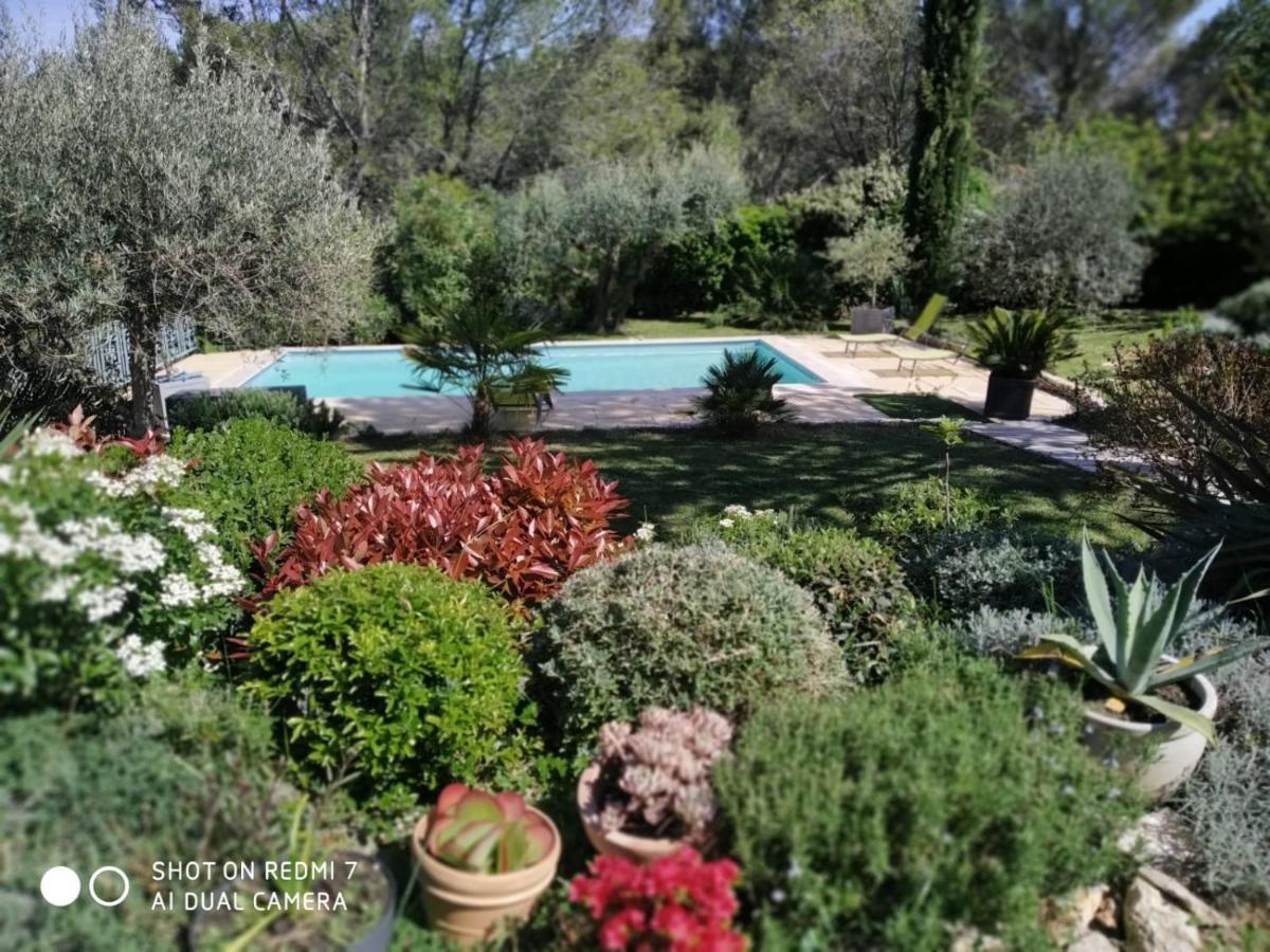 Proche Uzes Petit Gite Avec Grande Cuisine D'Ete Et Piscine Saint-Siffret ภายนอก รูปภาพ